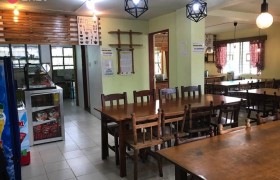 《Baguio JIC 語言學校》學生餐廳旁邊就是福利社，可以買到一些零食、飲料、生活用品