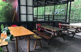 《Baguio JIC 語言學校》學生餐廳外面也可以用餐
