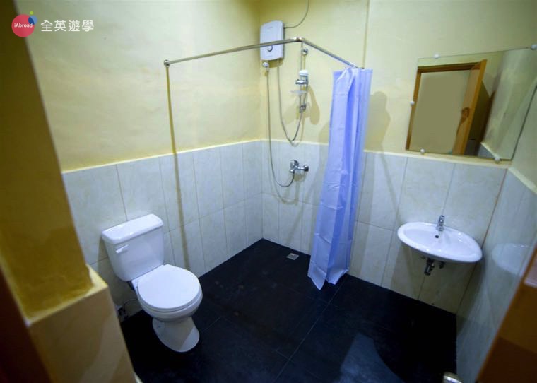 《IDEA Cebu 語言學校》學生宿舍乾濕分離的衛浴設備