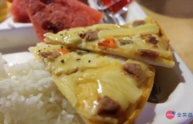 《IDEA Cebu 語言學校》三餐菜色，有時會有披薩、炸雞