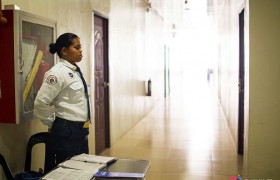 《IDEA Cebu 語言學校》學生宿舍走廊都有 24 小時安全警衛