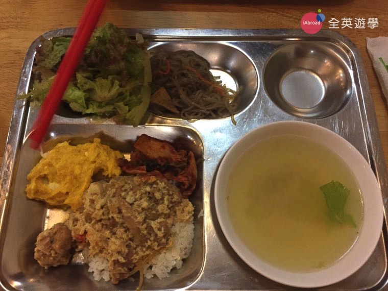 ▲ SMEAG 學校多益校區每餐都有主食、兩菜一湯