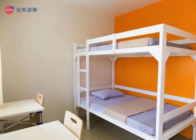 《IDEA Academia 語言學校》學生宿舍雙人房為上下舖