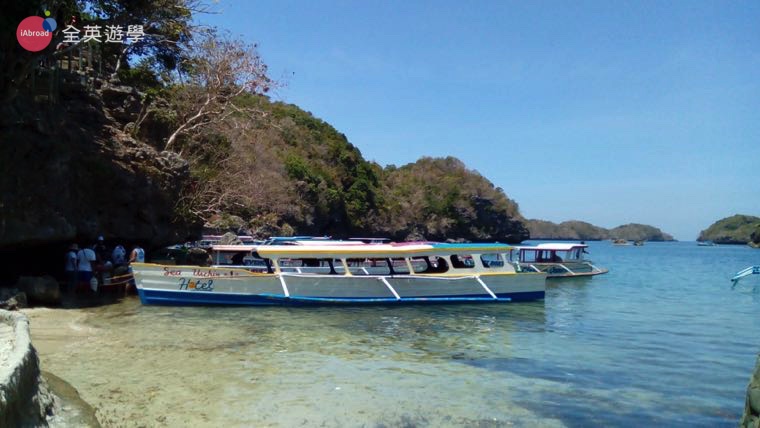 ▲ 菲律賓的「螃蟹船」，跳島必備的交通工具～