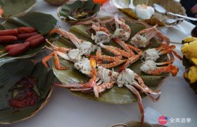 《English Fella 語言學校》週末活動，Nalusuan Island 海上餐廳，新鮮的蟹肉！