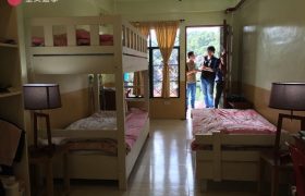 《Baguio JIC 語言學校》學生宿舍三人房