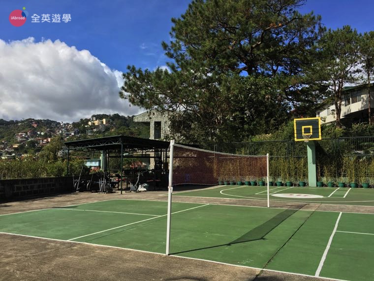 《Baguio JIC 語言學校》有羽球場＆籃球場，讓學生平常可以運動，放鬆心情！
