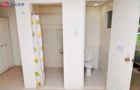 《First English 語言學校》宿舍的廁所和淋浴設備是分開的！不會有想上廁所卻遇到室友在洗澡的狀況！
