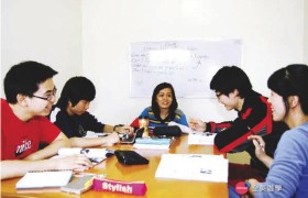 《MONOL 語言學校》一對四小班團體課