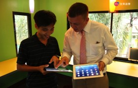 CIP 學生隨時都可以去學生Lounge 2樓使用 iPad 上的APP 練習英文！