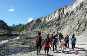 Pinatubo 活火山健行！