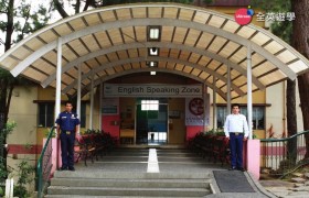 HELP Longlong 語言學校，有24小時校園安全警衛
