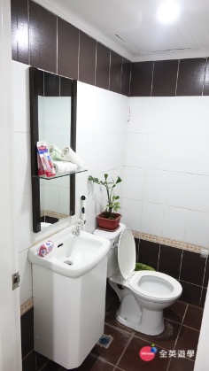 Monol 碧瑤語言學校宿舍，有乾濕分離的浴室，乾淨明亮！