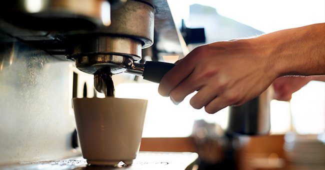 ▲ Barista：澳洲人擁有愛喝咖啡的文化，但咖啡師 Barista 最重要的工作條件，就是希望應徵的人有咖啡廳的西關經驗，有證照或英文流利的話更好、更加分。不過，沒有經驗或證照也沒關係，在台灣可先嘗試專業的 Barista 咖啡師培訓課程！除了學到專業的咖啡製作，還能順便品嚐咖啡香～