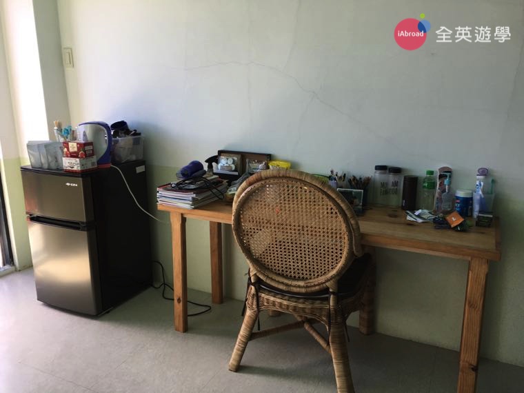 BECI 碧瑤學校 學生宿舍-單人房書桌椅＋冰箱