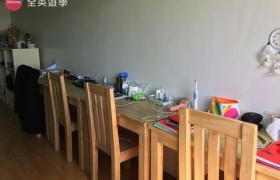 BECI 碧瑤學校 學生宿舍-三人房設備，書桌椅